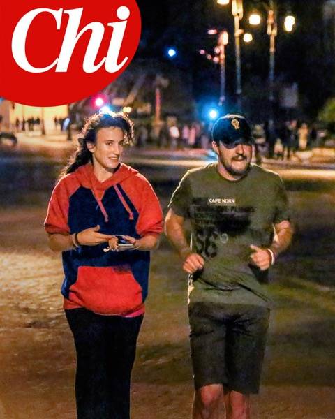 Matteo Salvini va di corsa: jogging (di notte) a Roma